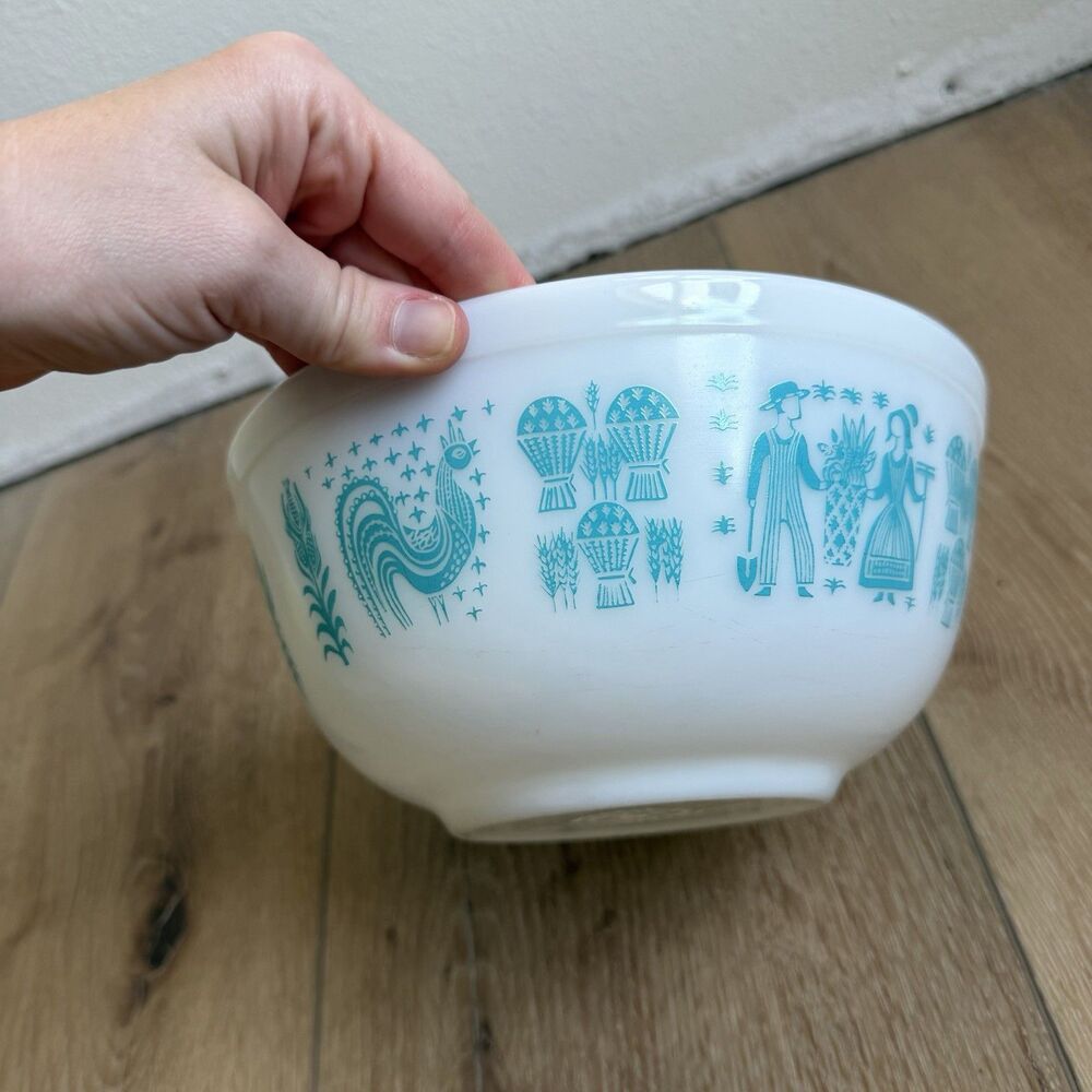 Vintage Pyrex Mixing Bowl, Amish Butterprint White/Turquoise #403, 2.5 quart